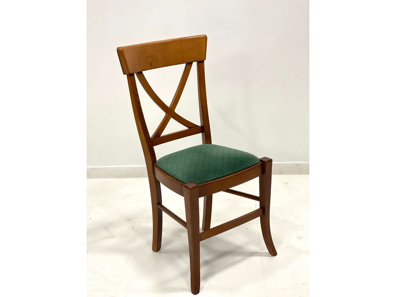 Комплект стульев из массива дерева 1