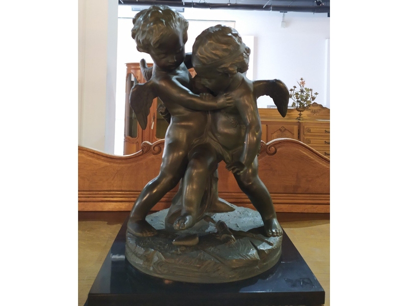 Антикварная скульптура «Играющие ангелы (Путти)» 0