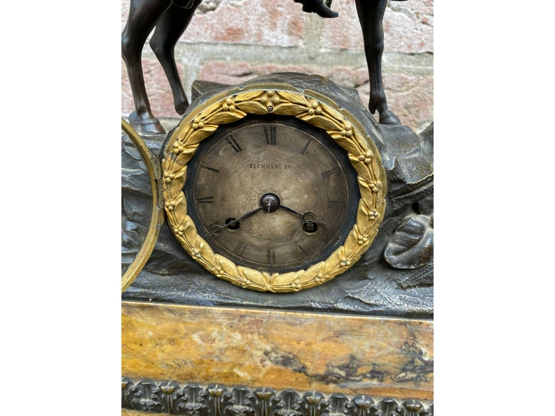 Антикварные каминные часы с подсвечниками 10