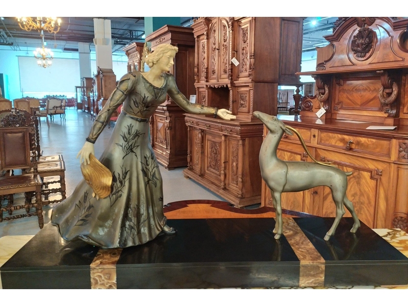 Антикварная скульптура «Фигуры женщины и оленя» в стиле Ар-Деко 0
