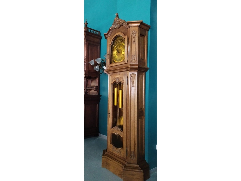 Винтажные напольные часы в деревянном корпусе 1