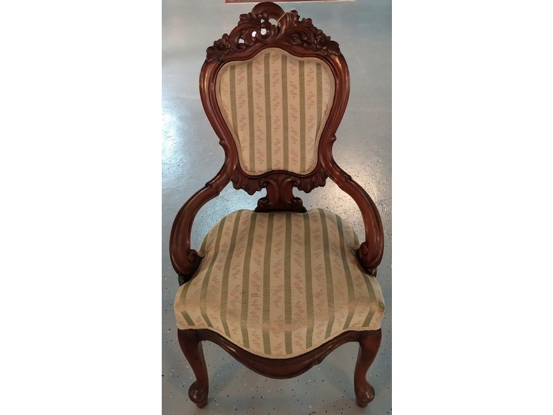 Антикварное кресло XIX века 0