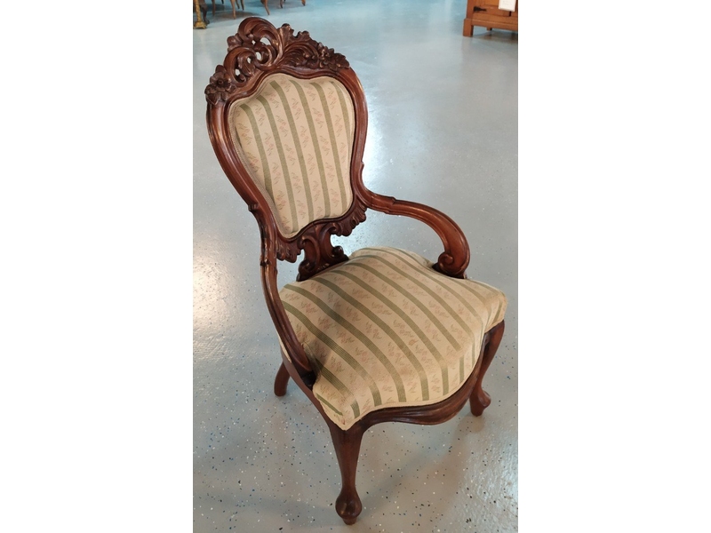 Антикварное кресло XIX века 3