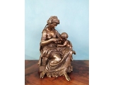 Старинная скульптура «Женщина с младенцем» 2
