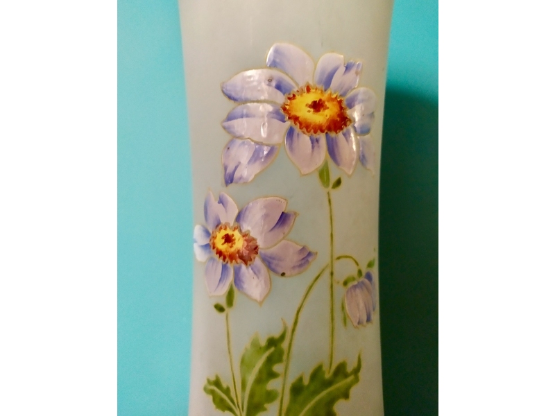 Пара антикварных ваз с изображением полевых цветов 1