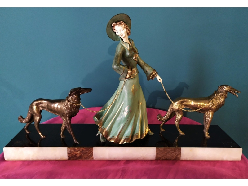 Скульптура девушки с собаками в стиле Ар-Деко 0