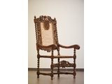 Старинное кресло с ротанговым плетением 1