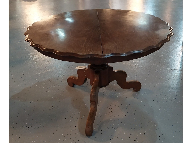 Старинный кофейный столик с резной столешницей 2