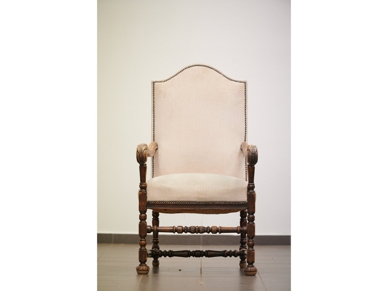 Антикварное кресло в стиле неоренессанс 1
